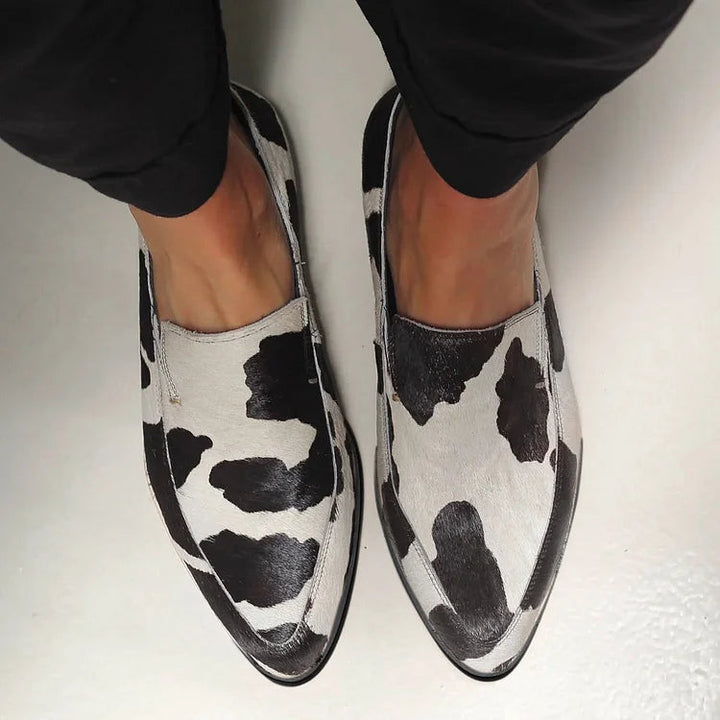 Meraline - Tênis Slip On com Estampa de Vaca na Moda